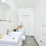 Self Check In 24h, Simple And Modern, 2 Rooms, Fast Wifi, Parking, Air Conditioning, Free Cancelation, Traveller Award