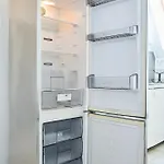 Self Check In 24h, Simple And Modern, 2 Rooms, Fast Wifi, Parking, Air Conditioning, Free Cancelation, Traveller Award