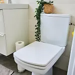 Διαμέρισμα Self Check In 24h, Simple And Modern, 2 Rooms, Fast Wifi, Parking, Air Conditioning, Free Cancelation, Traveller Award