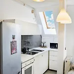 Self Check In 24h, Simple And Modern, 2 Rooms, Fast Wifi, Parking, Air Conditioning, Free Cancelation, Traveller Award *