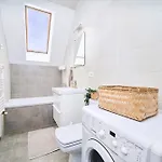 Self Check In 24h, Simple And Modern, 2 Rooms, Fast Wifi, Parking, Air Conditioning, Free Cancelation, Traveller Award Διαμέρισμα