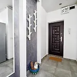 Self Check In 24h, Simple And Modern, 2 Rooms, Fast Wifi, Parking, Air Conditioning, Free Cancelation, Traveller Award *
