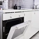 Διαμέρισμα Self Check In 24h, Simple And Modern, 2 Rooms, Fast Wifi, Parking, Air Conditioning, Free Cancelation, Traveller Award
