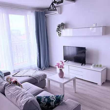 Apartment Simple And Modern *