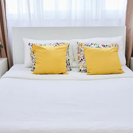 Simple And Modern, With Rating 10 Out Of 10, Wifi, Parking, Air Conditioning, Free Cancelation 公寓