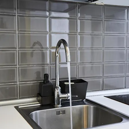 Simple And Modern, With Rating 10 Out Of 10, Wifi, Parking, Air Conditioning, Free Cancelation 公寓