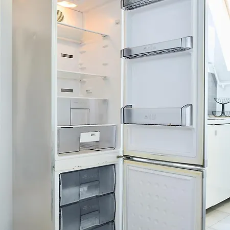 Self Check In 24h, Simple And Modern, 2 Rooms, Fast Wifi, Parking, Air Conditioning, Free Cancelation, Traveller Award