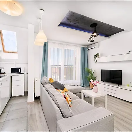 Self Check In 24h, Simple And Modern, 2 Rooms, Fast Wifi, Parking, Air Conditioning, Free Cancelation, Traveller Award 아파트 *