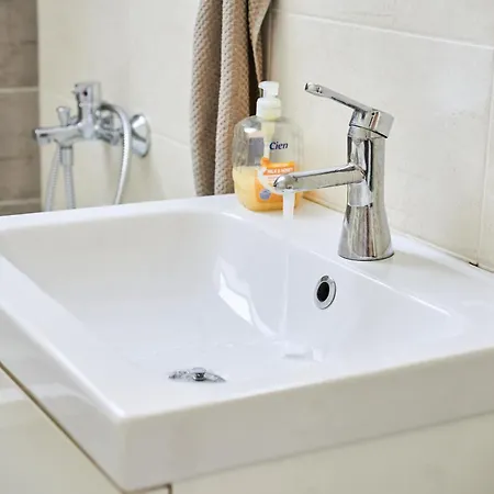 Simple And Modern, With Rating 10 Out Of 10, Wifi, Parking, Air Conditioning, Free Cancelation 公寓 *