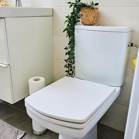 公寓 Simple And Modern, With Rating 10 Out Of 10, Wifi, Parking, Air Conditioning, Free Cancelation