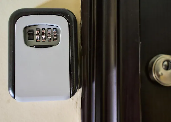 Self Check In 24h, Simple And Modern, 2 Rooms, Fast Wifi, Parking, Air Conditioning, Free Cancelation, Traveller Award 티미쇼아라