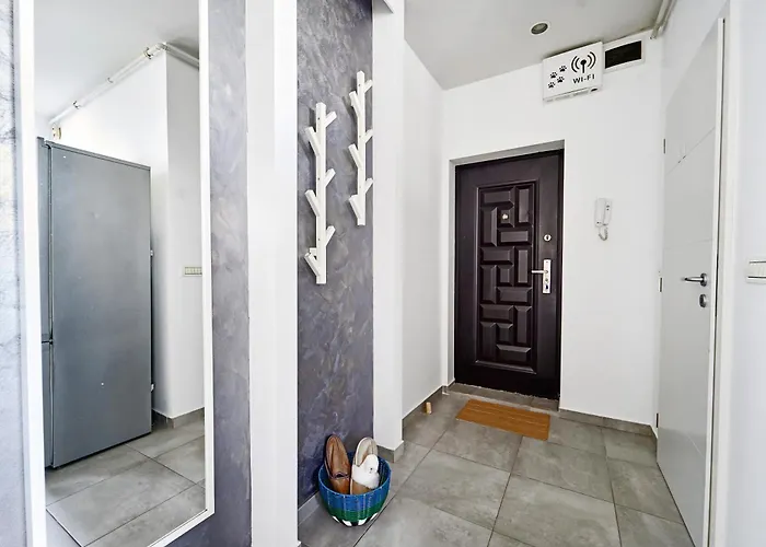 Self Check In 24h, Simple And Modern, 2 Rooms, Fast Wifi, Parking, Air Conditioning, Free Cancelation, Traveller Award *