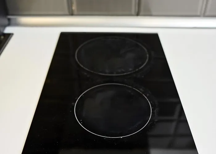 아파트 Self Check In 24h, Simple And Modern, 2 Rooms, Fast Wifi, Parking, Air Conditioning, Free Cancelation, Traveller Award *