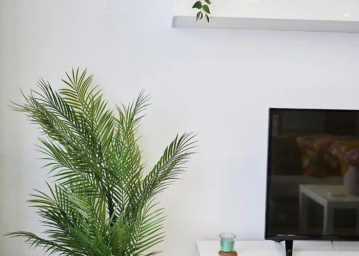 Self Check In 24h, Simple And Modern, 2 Rooms, Fast Wifi, Parking, Air Conditioning, Free Cancelation, Traveller Award Apartman