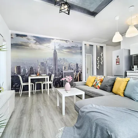 Apartment Self Check In 24h, Simple And Modern, 2 Rooms, Fast Wifi, Parking, Air Conditioning, Free Cancelation, Traveller Award