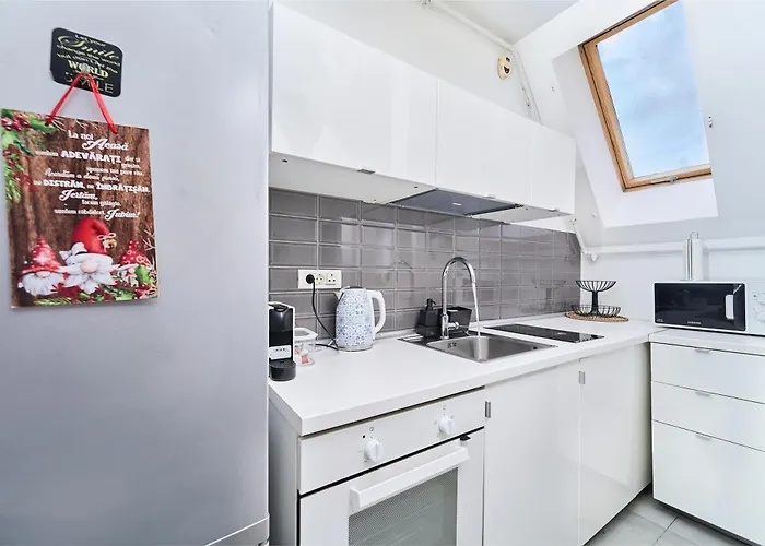 Self Check In 24h, Simple And Modern, 2 Rooms, Fast Wifi, Parking, Air Conditioning, Free Cancelation, Traveller Award