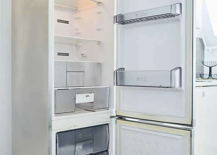 Self Check In 24h, Simple And Modern, 2 Rooms, Fast Wifi, Parking, Air Conditioning, Free Cancelation, Traveller Award