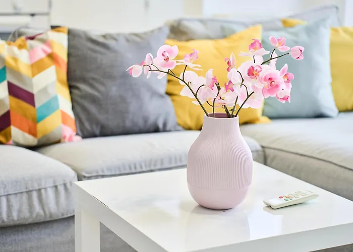 Self Check In 24h, Simple And Modern, 2 Rooms, Fast Wifi, Parking, Air Conditioning, Free Cancelation, Traveller Award Apartment *