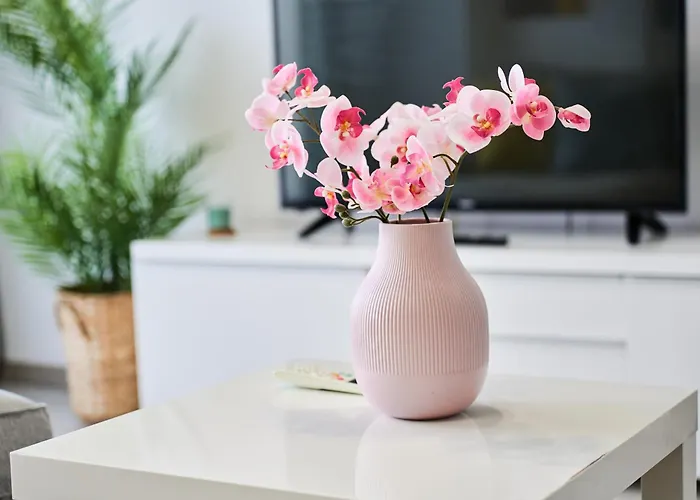 Apartment Self Check In 24h, Simple And Modern, 2 Rooms, Fast Wifi, Parking, Air Conditioning, Free Cancelation, Traveller Award