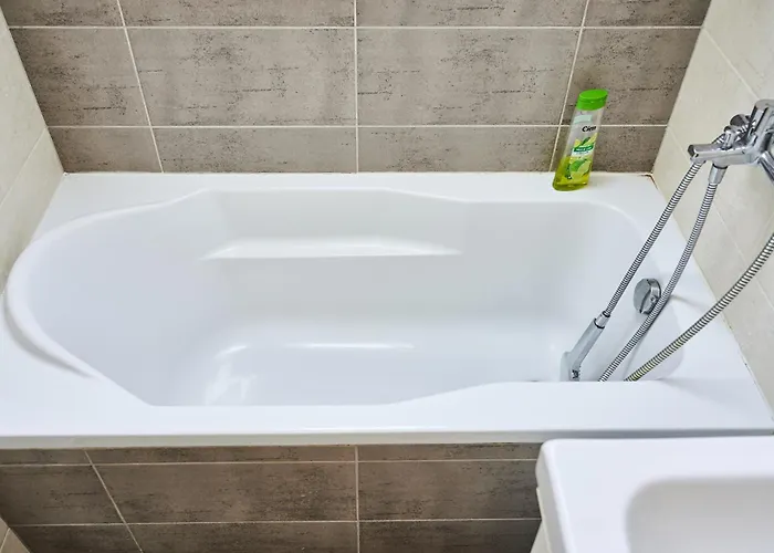 Self Check In 24h, Simple And Modern, 2 Rooms, Fast Wifi, Parking, Air Conditioning, Free Cancelation, Traveller Award