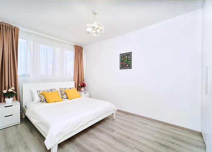 Apartment Self Check In 24h, Simple And Modern, 2 Rooms, Fast Wifi, Parking, Air Conditioning, Free Cancelation, Traveller Award *