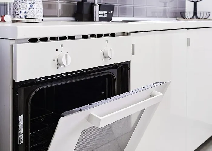 Apartment Self Check In 24h, Simple And Modern, 2 Rooms, Fast Wifi, Parking, Air Conditioning, Free Cancelation, Traveller Award