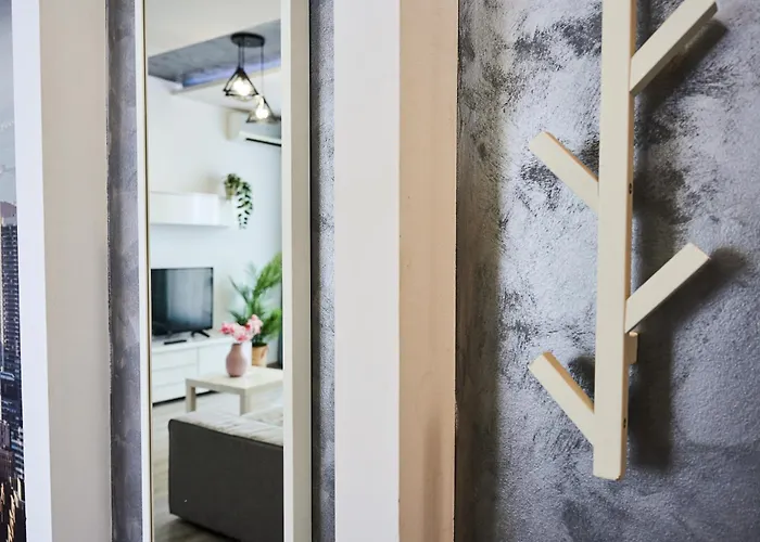 Apartment Self Check In 24h, Simple And Modern, 2 Rooms, Fast Wifi, Parking, Air Conditioning, Free Cancelation, Traveller Award