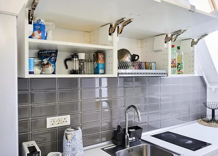 Apartment Self Check In 24h, Simple And Modern, 2 Rooms, Fast Wifi, Parking, Air Conditioning, Free Cancelation, Traveller Award *