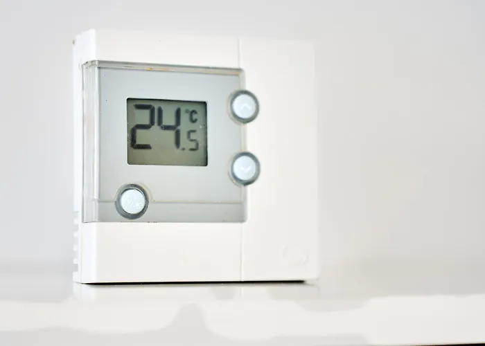 Self Check In 24h, Simple And Modern, 2 Rooms, Fast Wifi, Parking, Air Conditioning, Free Cancelation, Traveller Award